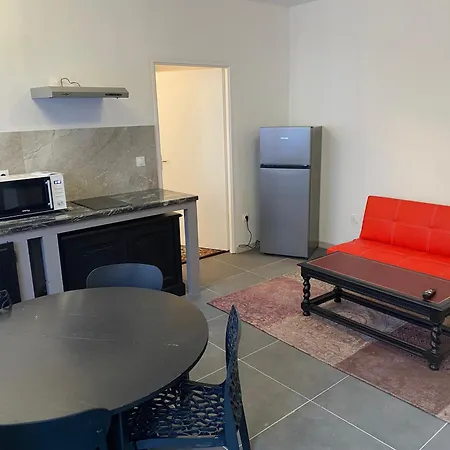 Rdc, Calme, Centre Ville, 3 Personnes, Cour, 2 Apartment Solesmes (Nord)