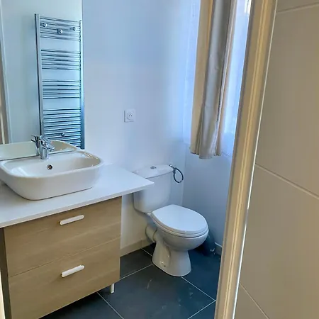 아파트 Rdc, Calme, Centre Ville, 3 Personnes, Cour, 2