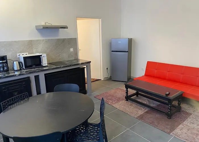 Rdc, Calme, Centre Ville, 3 Personnes, Cour, 2 Apartment Solesmes (Nord)